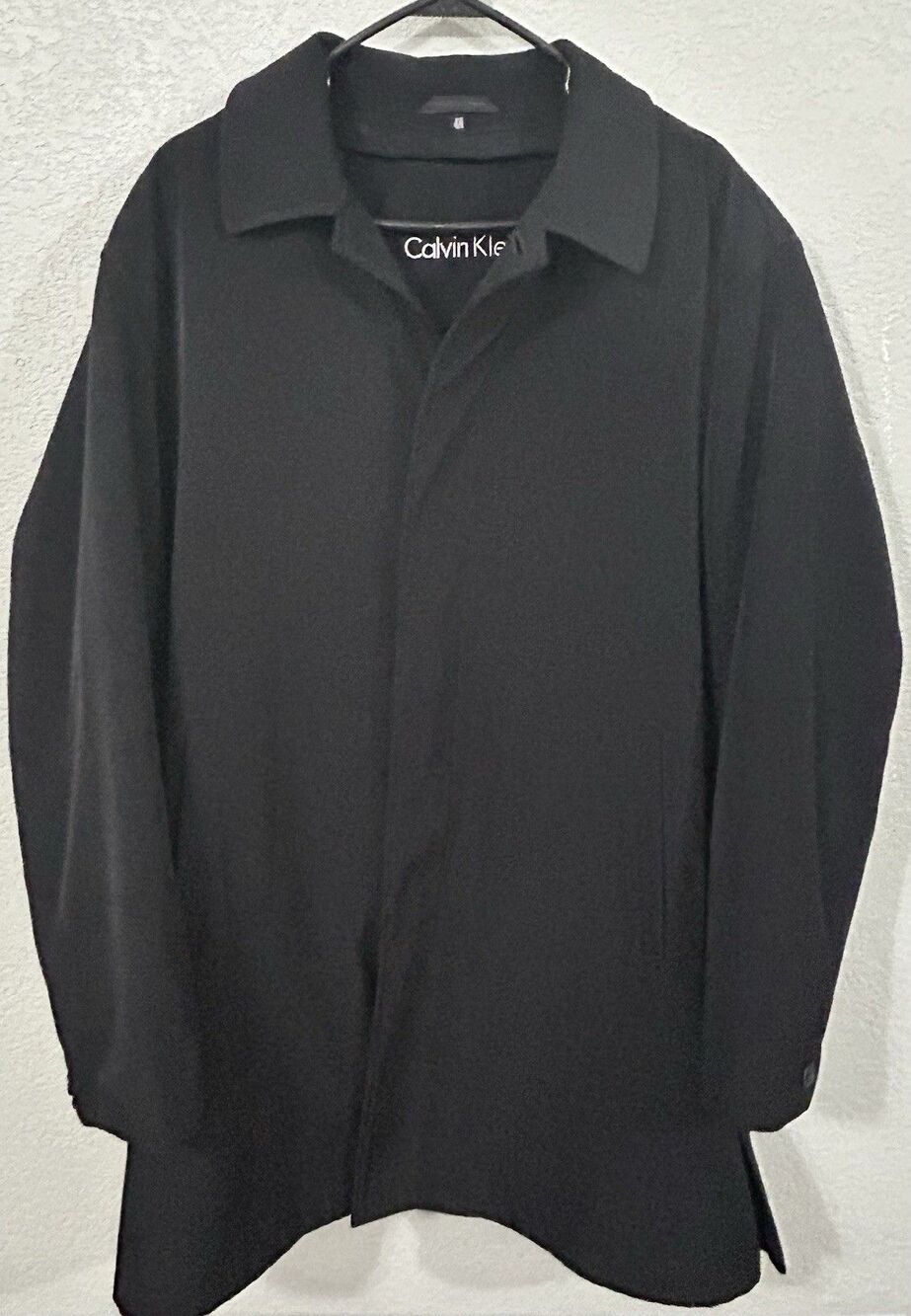 Black Calvin Klein 3/4 Trench Coat. Mens Size 42